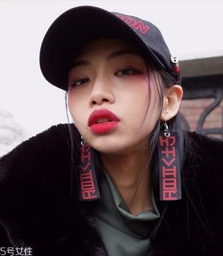 女生怎么穿有个性？做个性感又迷人的酷girl