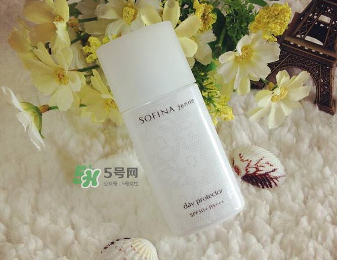 苏菲娜白蕾丝防水吗？苏菲娜白蕾丝闷痘吗？