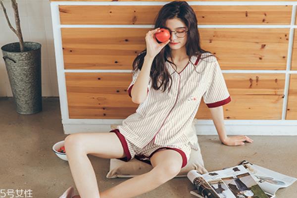 小胸适合穿什么睡衣 穿出专属风格