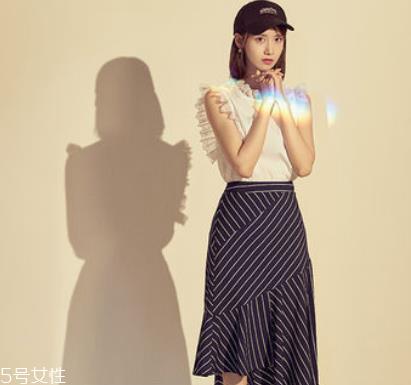 鱼尾半身裙怎么搭配 不一样的街头风