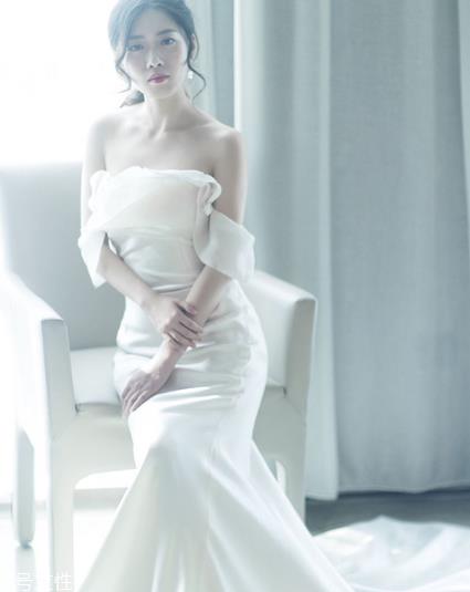 敬酒服可以穿白色吗 看婚礼风格
