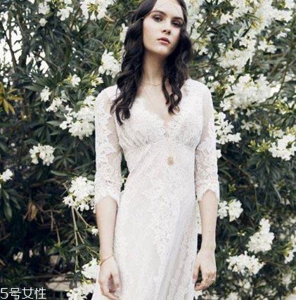 敬酒服可以穿白色吗 看婚礼风格