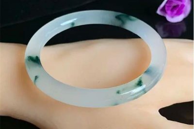 ​玉手镯要买什么种的 玉镯怎么挑选质量