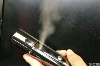 ​喷雾补水仪有水可以充电吗 喷雾补水仪充电注意事项