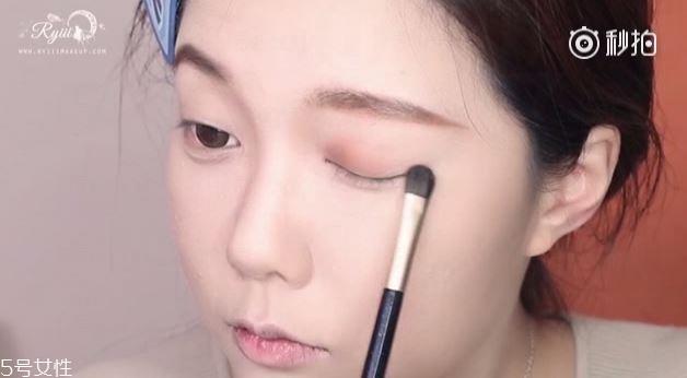 朱古力色眼妆怎么画