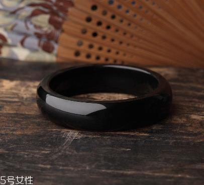 墨玉手镯多少钱一个 市场价格是这样