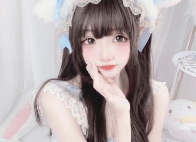 ​和老公结婚后，他和女同事过分亲密，怎么办