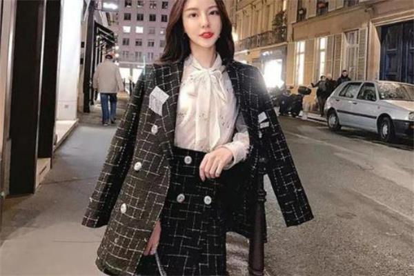 小香风外套适合多大年龄 优雅美丽的象征