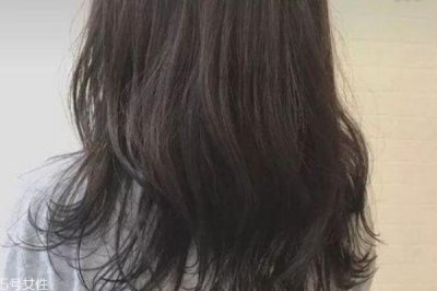 ​黑茶色和自然黑的区别 黑茶色与黑色头发对比