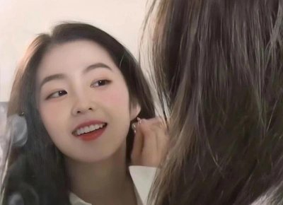 ​这样的女孩哪里找？女生坐5小时动车来陪男友过节：她真的很勇敢