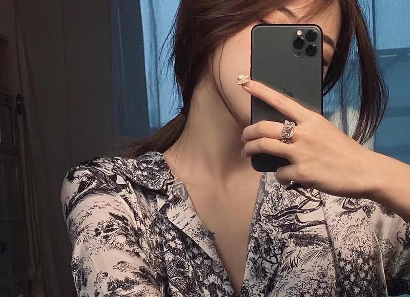 女生主动找我尬聊是什么意思？