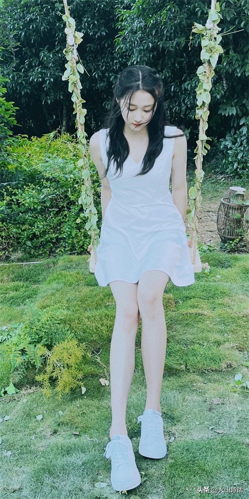 关晓彤真的美！写真太惊艳了，爱不释手、目不转睛都很应景啊