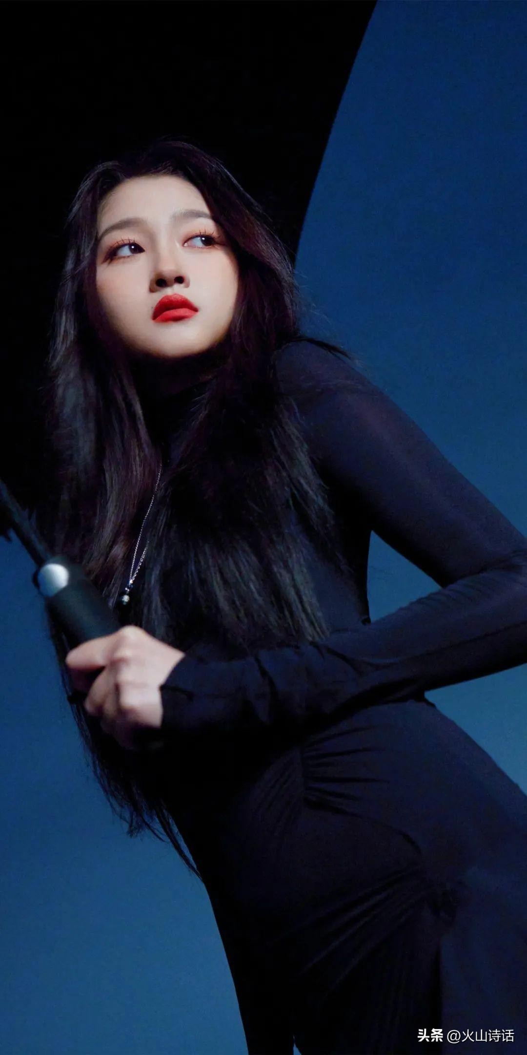 关晓彤真的美！写真太惊艳了，爱不释手、目不转睛都很应景啊