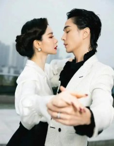 ​戚薇李承铉喜获二胎(李承铉父母评价戚薇)