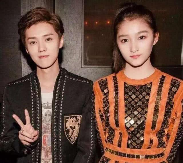 鹿晗和关晓彤这对恩爱情侣，其实关晓彤15岁时就喜欢鹿晗了！