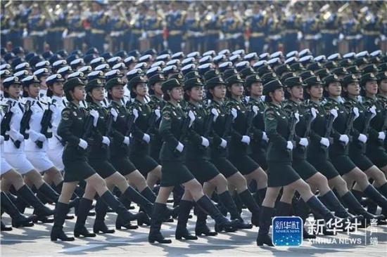 番邦人瞅完中国大阅卒表达 还有人@特朗普:果然酷