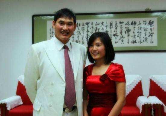大衣哥真的退出娱乐圈了吗？其实是“人在江湖身不由己”
