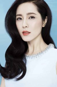 ​曾黎（中国内地女演员，国家二级演员）