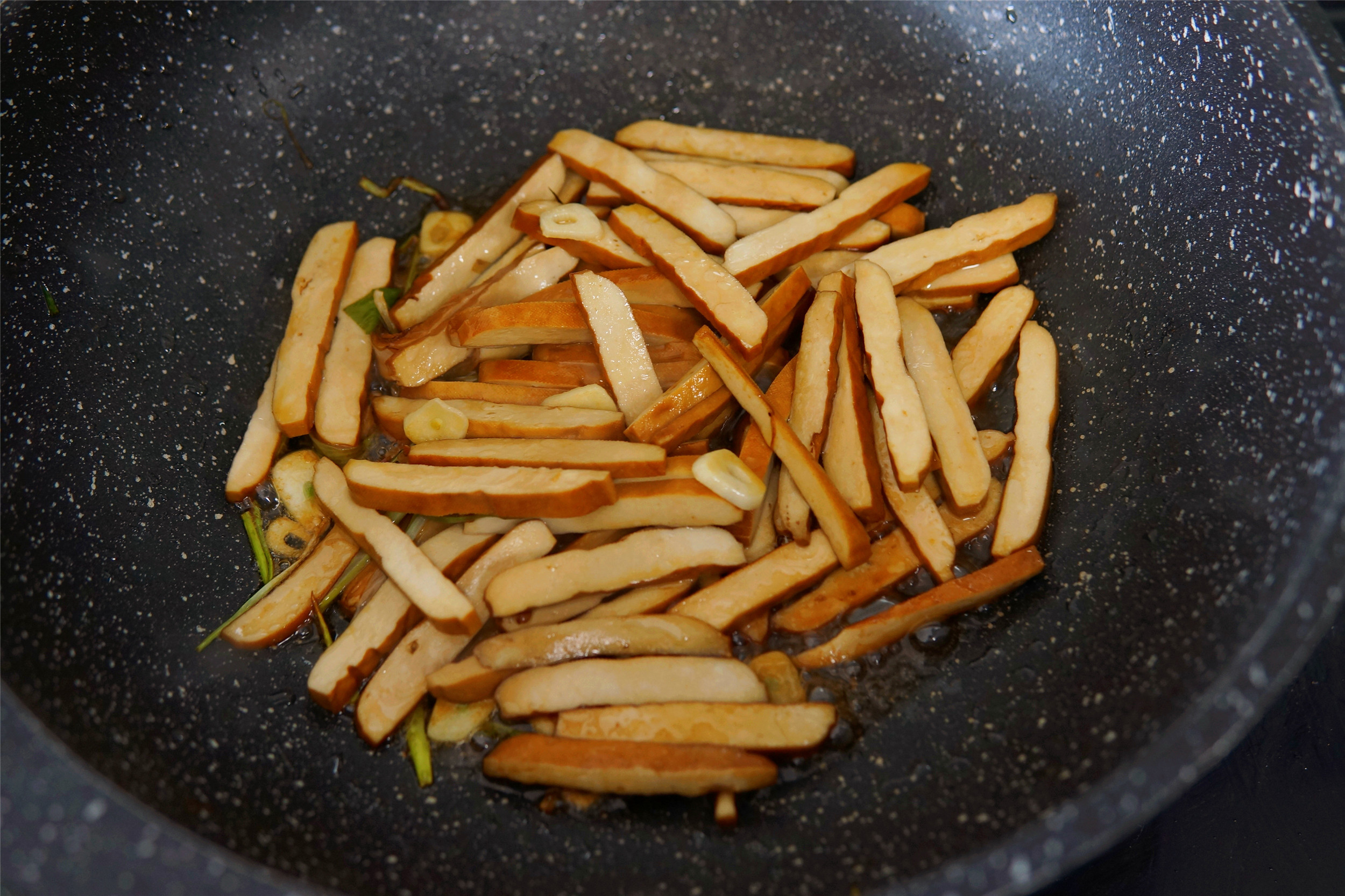 豆腐干怎么炒才好吃（超下饭的豆腐干家常做法）