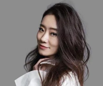 ​张小斐结婚了吗 坐稳40亿大女主的电影演员
