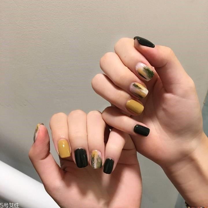 黑色美甲图片花样简单 这几款很日常不招黑 黑色美甲图片花样简单 这几款很日常不招黑