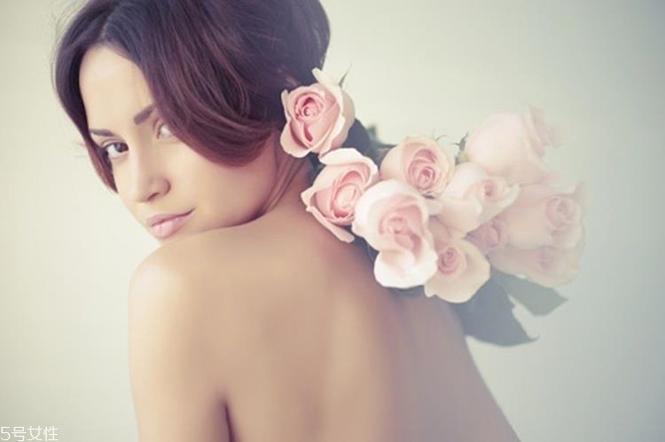 香水怎么喷香味更持久 喷香水香味持久的技巧 香水怎么喷香味更持久 喷香水香味持久的技巧