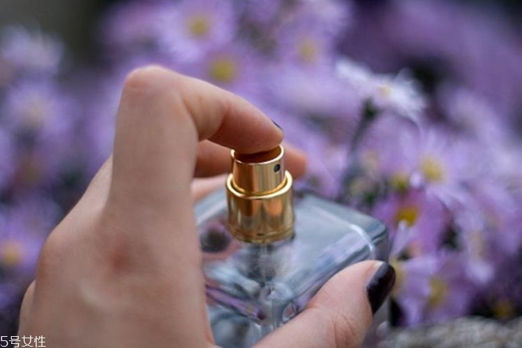 香水怎么喷香味更持久 喷香水香味持久的技巧 香水怎么喷香味更持久 喷香水香味持久的技巧