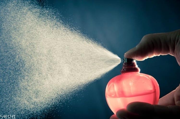 香水怎么喷香味更持久 喷香水香味持久的技巧 香水怎么喷香味更持久 喷香水香味持久的技巧