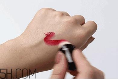 lancome兰蔻果漾特调气垫光雾唇露色号有哪些? lancome兰蔻果漾特调气垫光雾唇露色号有哪些?