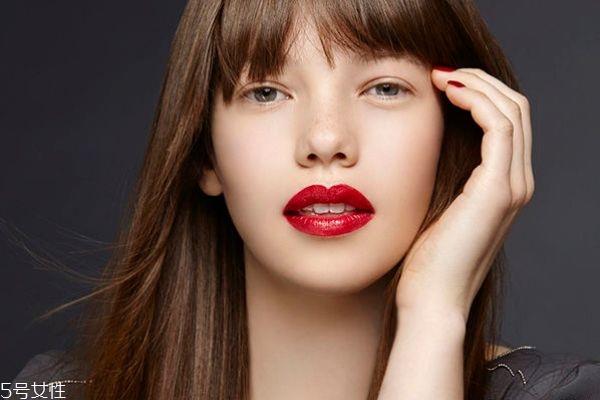 粉底液到底有什么作用 粉底液有什么用处 粉底液到底有什么作用 粉底液有什么用处