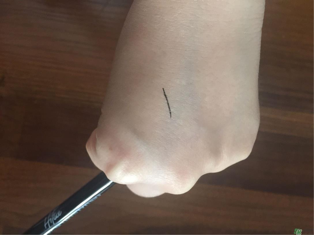 韩粉世家眼线笔怎么样?韩粉世家眼线笔好用吗? 韩粉世家眼线笔怎么样?韩粉世家眼线笔好用吗?