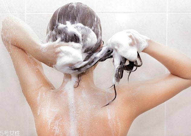 洗头发的注意事项 6大洗头发错误方法 洗头发的注意事项 6大洗头发错误方法