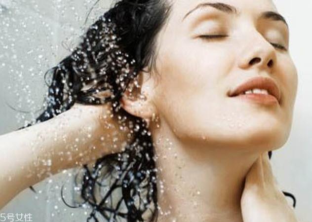 洗头发的注意事项 6大洗头发错误方法 洗头发的注意事项 6大洗头发错误方法