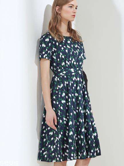 夏天穿碎花衣服好看吗?碎花衣服搭配图片 夏天穿碎花衣服好看吗?碎花衣服搭配图片