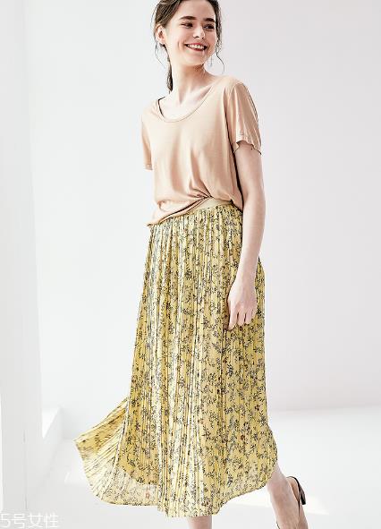 夏天穿碎花衣服好看吗?碎花衣服搭配图片 夏天穿碎花衣服好看吗?碎花衣服搭配图片