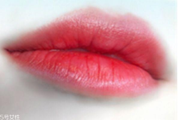 tf15是什么颜色 tf黑管口红15真人试色 tf15是什么颜色 tf黑管口红15真人试色