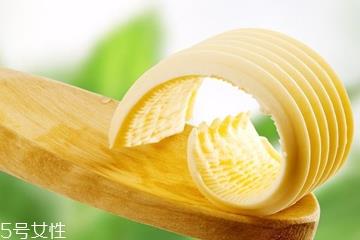 黄油可以直接抹头发吗 黄油抹头发的功效 黄油可以直接抹头发吗 黄油抹头发的功效