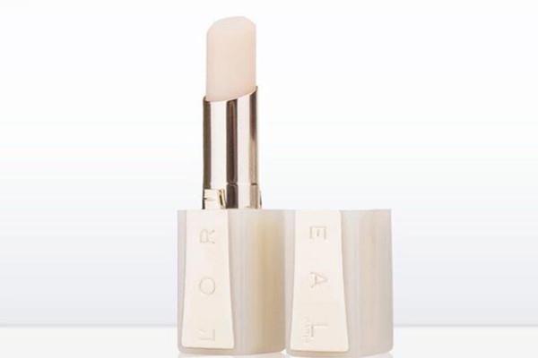 润唇膏是否要卸妆 润唇膏可以用来卸妆吗 润唇膏是否要卸妆 润唇膏可以用来卸妆吗