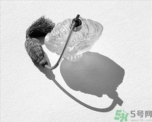 香水过敏了怎么办?喷香水对身体有害吗? 香水过敏了怎么办?喷香水对身体有害吗?