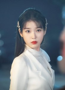 ​iu李知恩天生艺人（盘点韩女星IU个人资料）