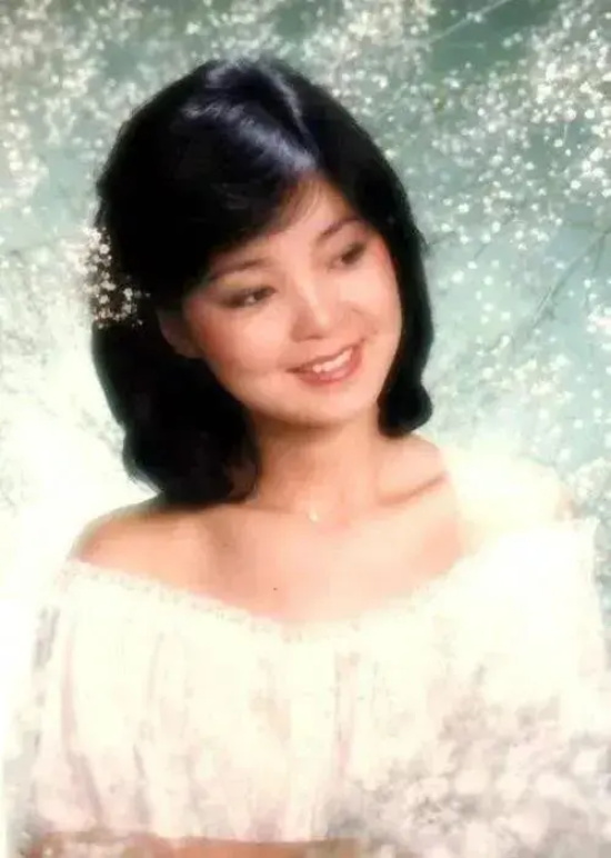 全球华人最成功的女歌手邓丽君年轻时高清写真合集