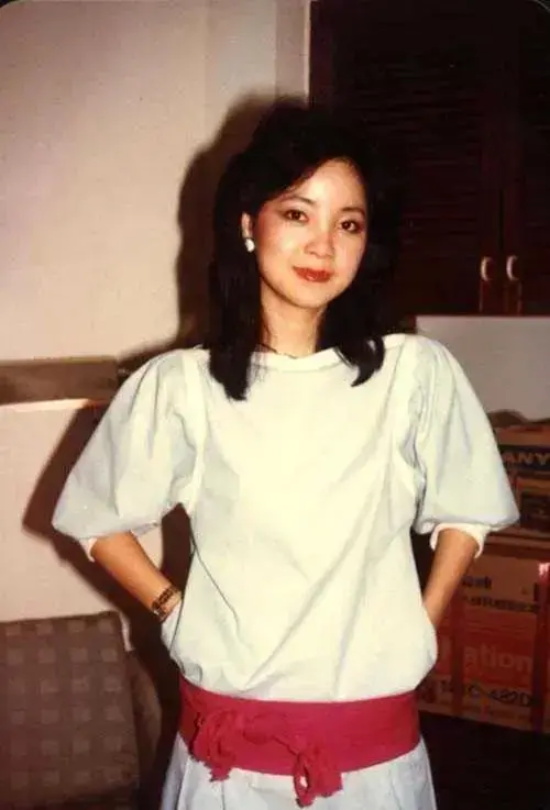 全球华人最成功的女歌手邓丽君年轻时高清写真合集