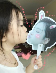 ​戚薇发博称翻看完女儿的证件，发现自己竟然搞错了女儿的名字