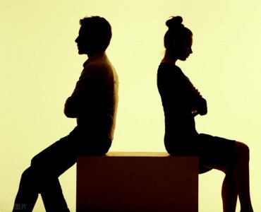 ​女人出轨坚决要离婚怎么办（因为出轨而离婚的女人）