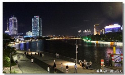 ​宁波老外滩夜色璀璨，遍布宁波历史文化元素，讲述宁波开埠百年史