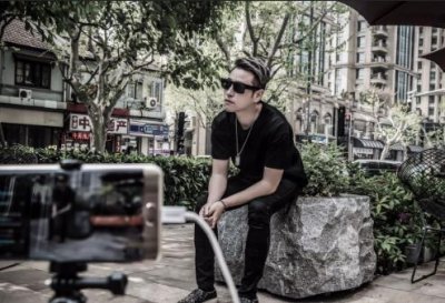 ​为什么粉丝喜欢或者讨厌钱小佳   他是一位很矛盾的主播