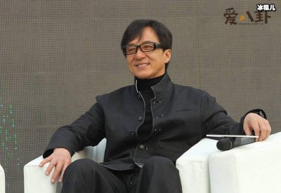 ​成龙怎么了？房子被拍卖网友怀疑是偷逃税被抓！