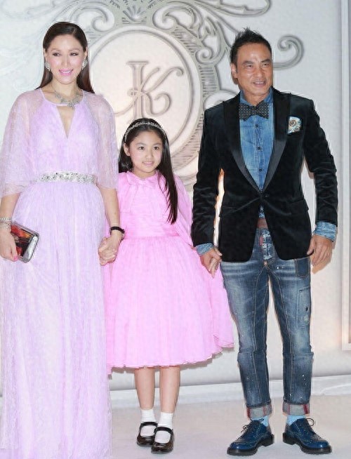 61岁任达华的妻子琦琦近照