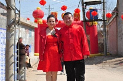 ​岳云鹏与他29岁妻子郑敏，婚后5年幸福依旧