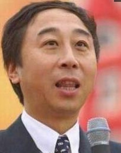 60岁的冯巩全家旧照曝光,儿子帅气妻子美貌如花